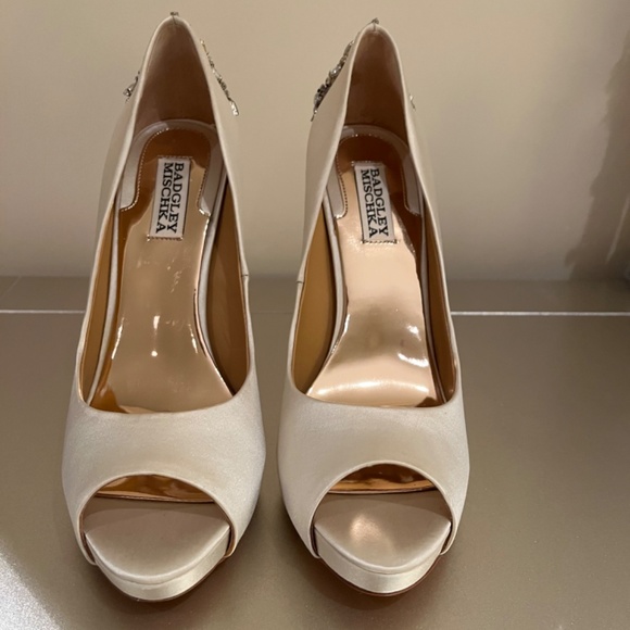 NEW! Badgley Mischka - Picture 2 of 12